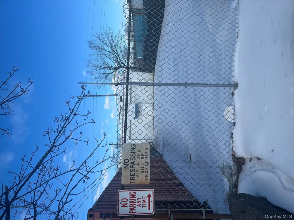 4186-4200 Industrial Place Island Park, NY 11558