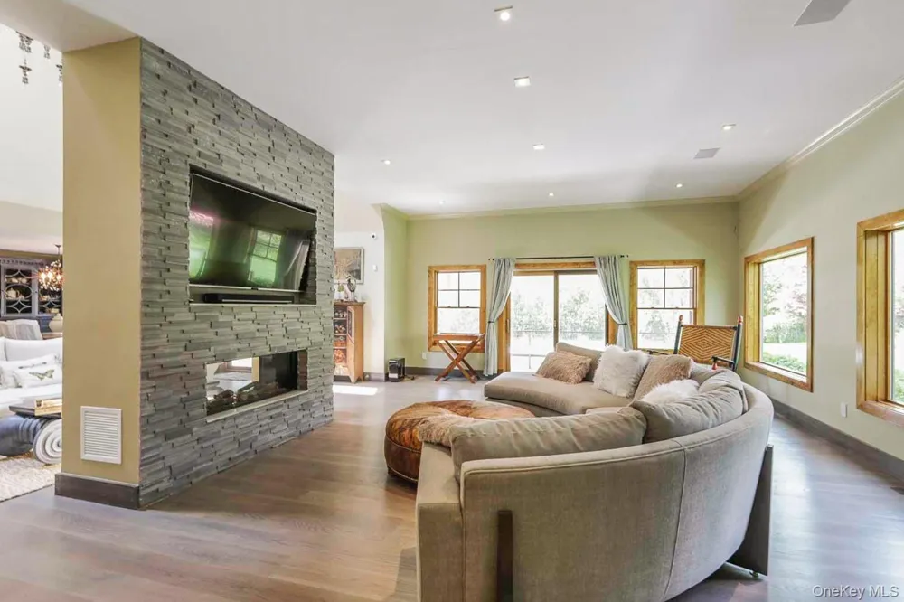 1366 Scuttle Hole Road Water Mill, NY 11976