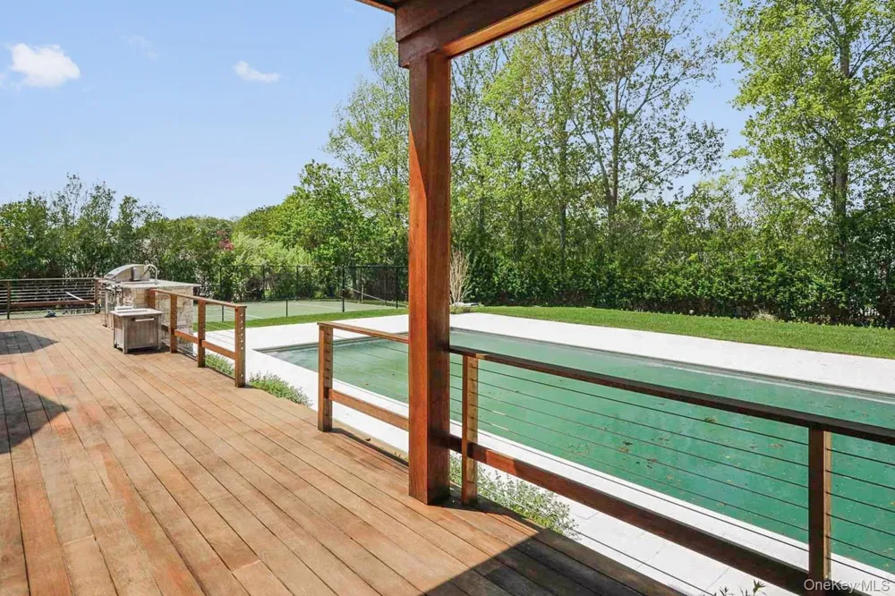 1366 Scuttle Hole Road Water Mill, NY 11976