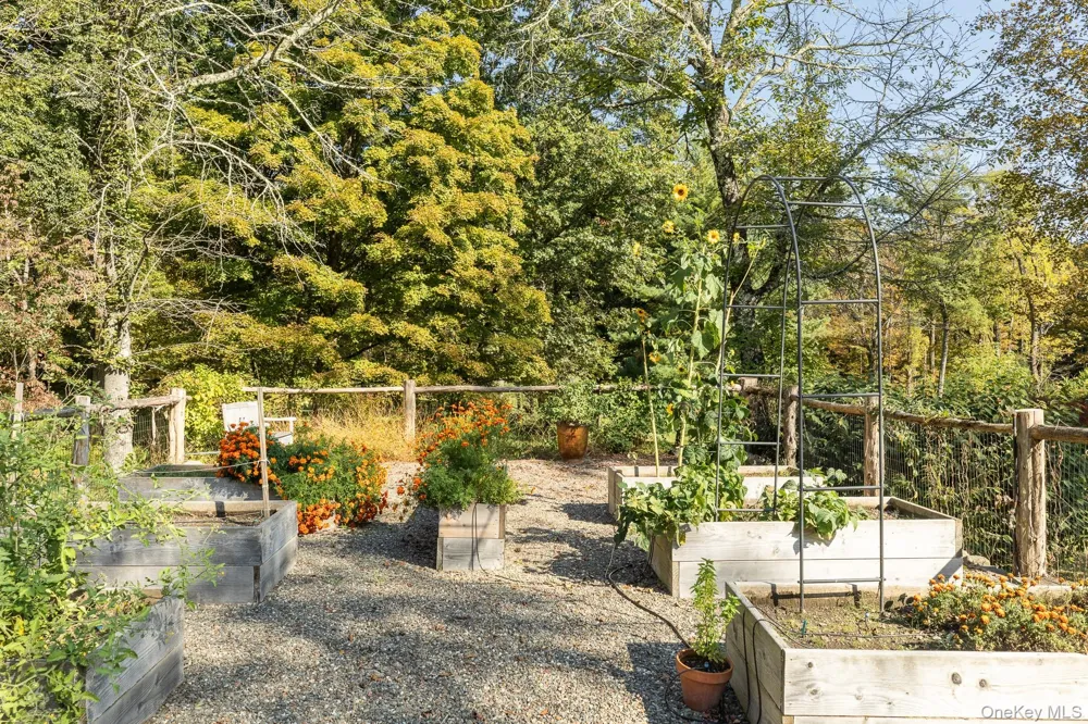 4-6 Old Primrose Hill Road Rhinebeck, NY 12572