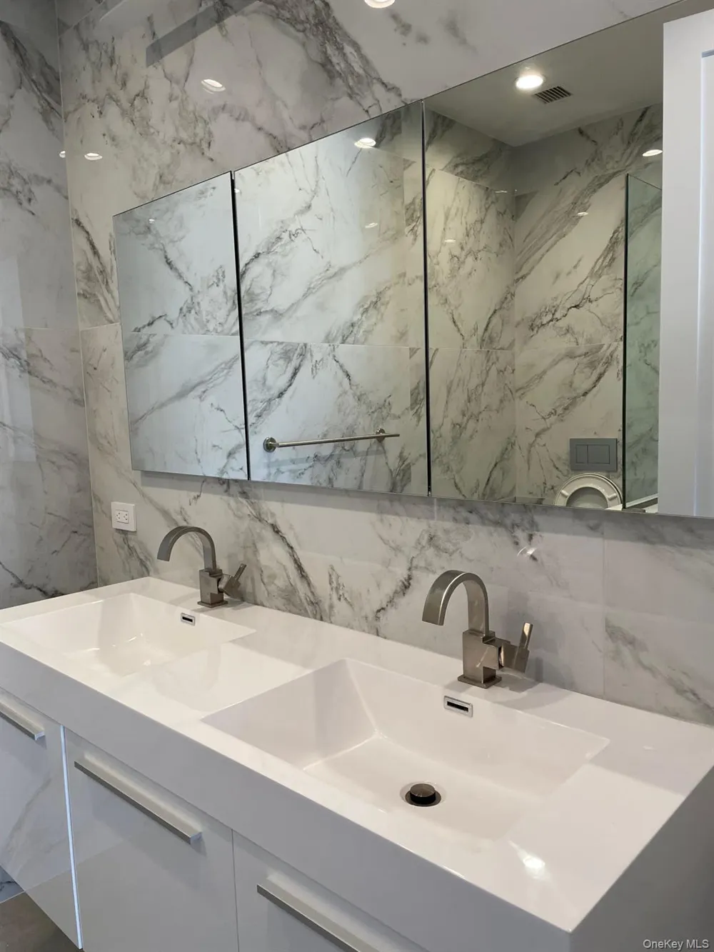 19-14 21st Road #2A Astoria, NY 11105