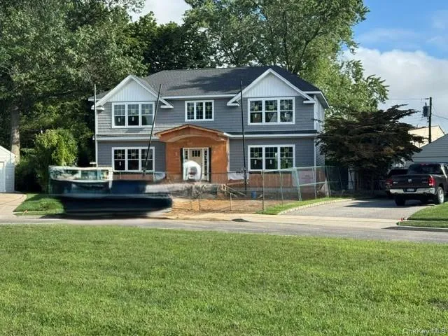 9 Van Sise Court Syosset, NY 11791