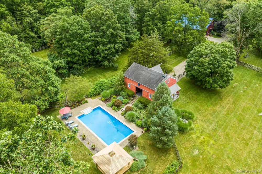 101 Drake Road Pleasant Valley, NY 12569