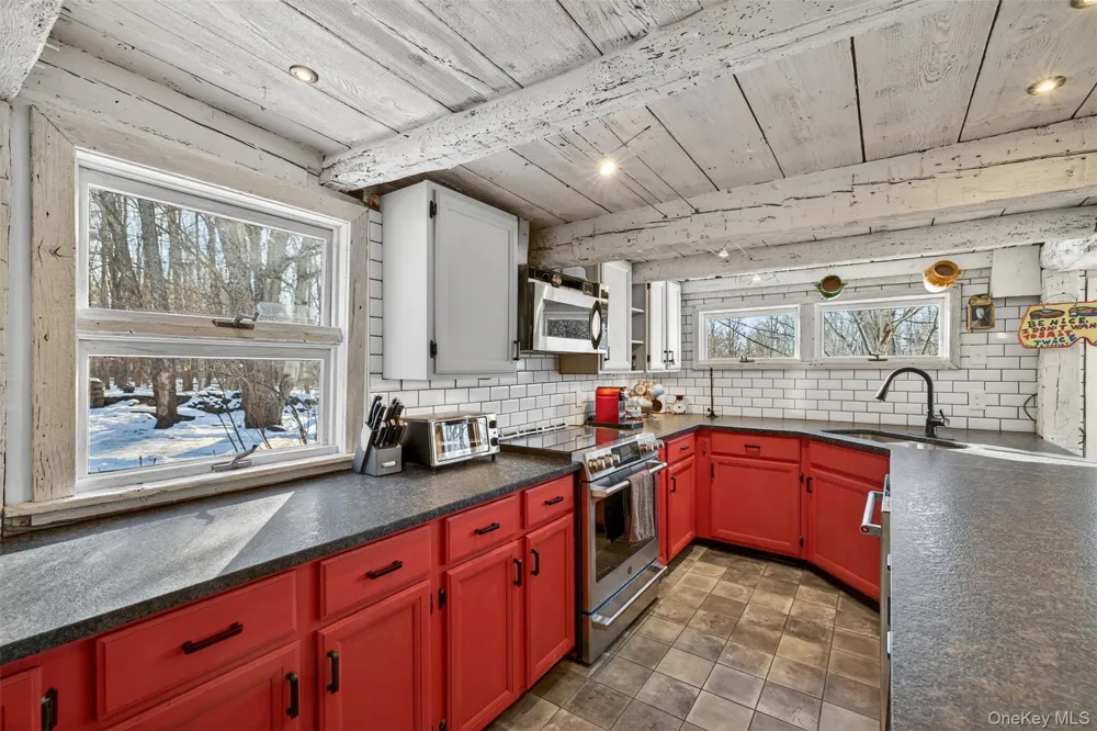101 Drake Road Pleasant Valley, NY 12569