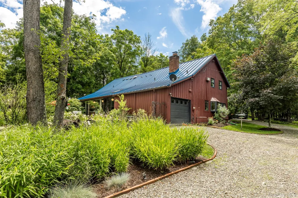 101 Drake Road Pleasant Valley, NY 12569