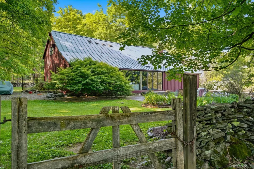 101 Drake Road Pleasant Valley, NY 12569