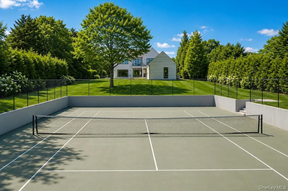 50 Tuckahoe Lane Southampton, NY 11968
