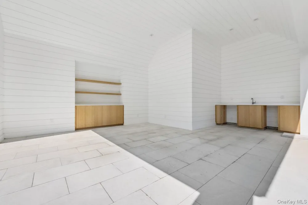 50 Tuckahoe Lane Southampton, NY 11968