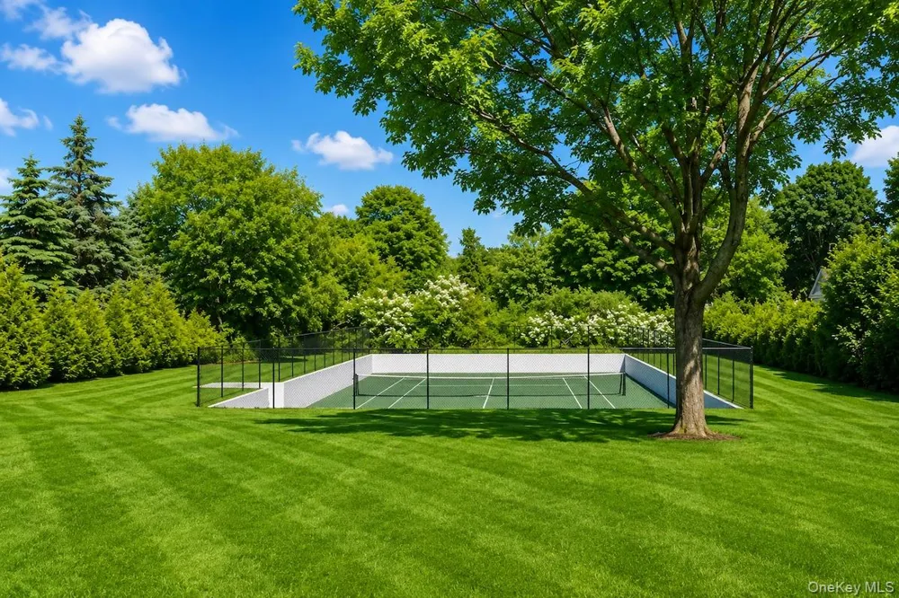 50 Tuckahoe Lane Southampton, NY 11968