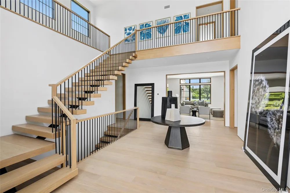 50 Tuckahoe Lane Southampton, NY 11968