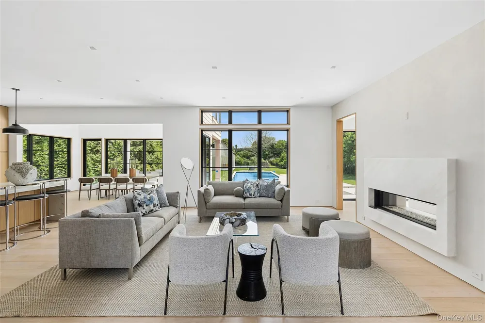 50 Tuckahoe Lane Southampton, NY 11968