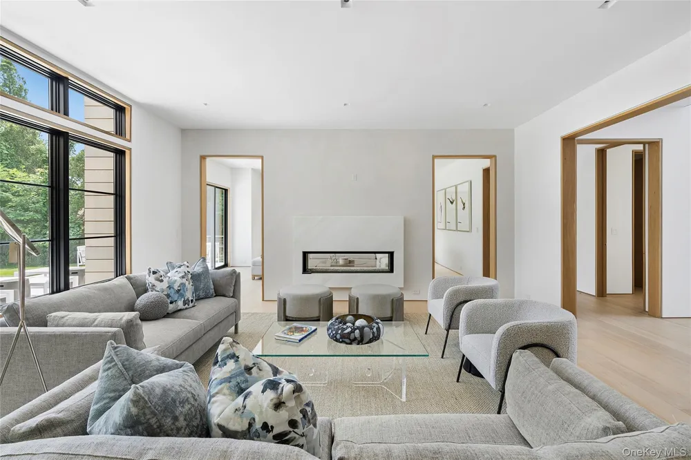 50 Tuckahoe Lane Southampton, NY 11968