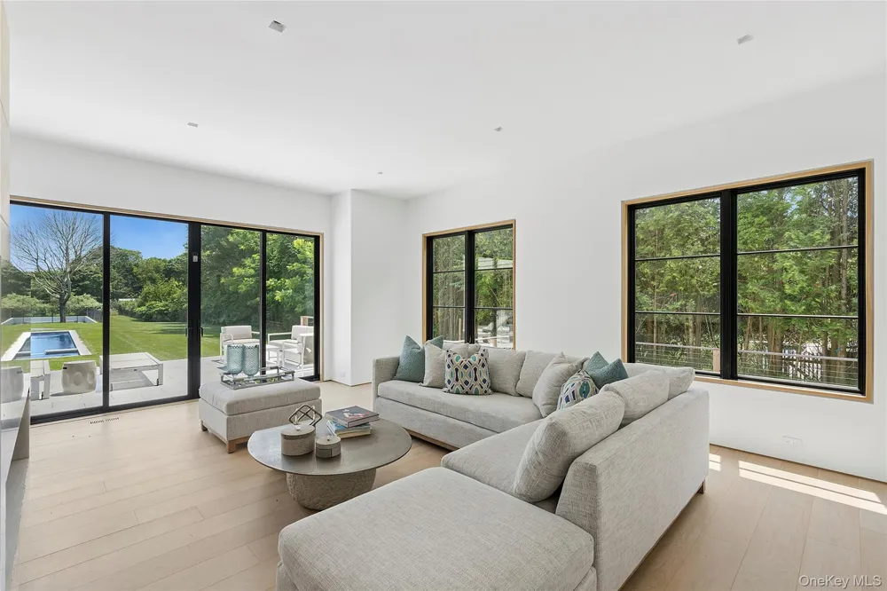 50 Tuckahoe Lane Southampton, NY 11968