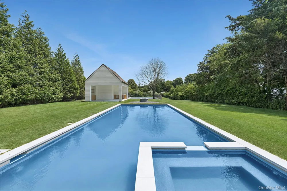 50 Tuckahoe Lane Southampton, NY 11968