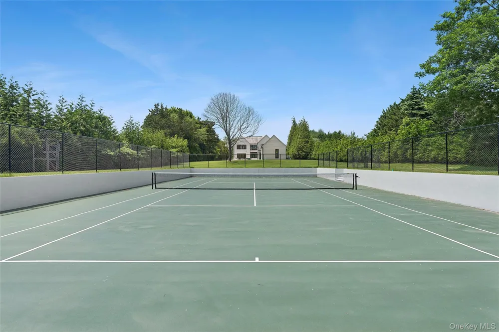 50 Tuckahoe Lane Southampton, NY 11968