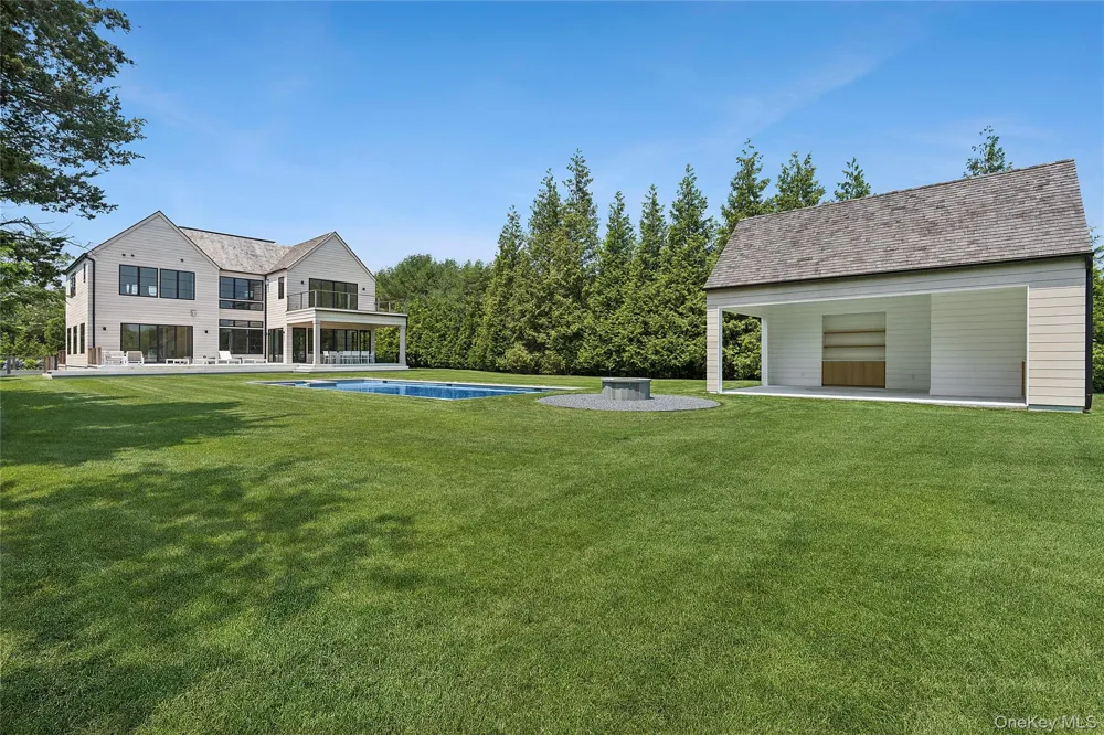 50 Tuckahoe Lane Southampton, NY 11968
