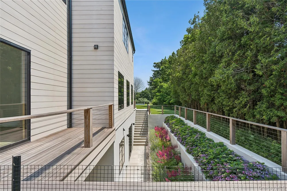 50 Tuckahoe Lane Southampton, NY 11968