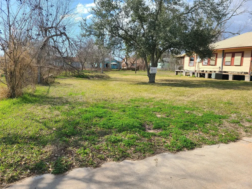 W Broad Street Freeport, TX 77541