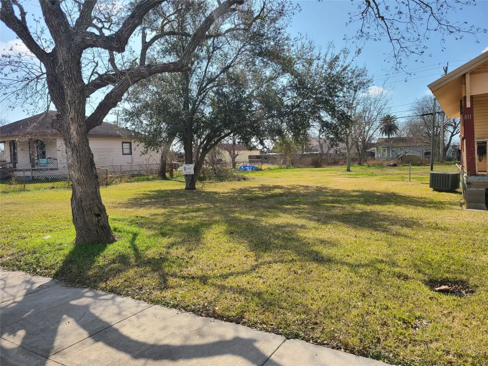 W Broad Street Freeport, TX 77541