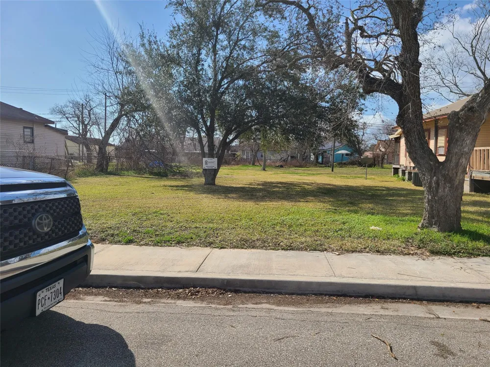W Broad Street Freeport, TX 77541