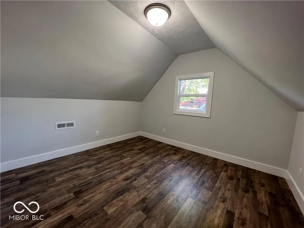 307 E Wall Street Advance, IN 46102