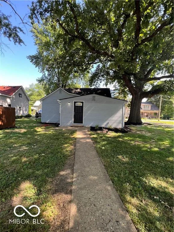 307 E Wall Street Advance, IN 46102