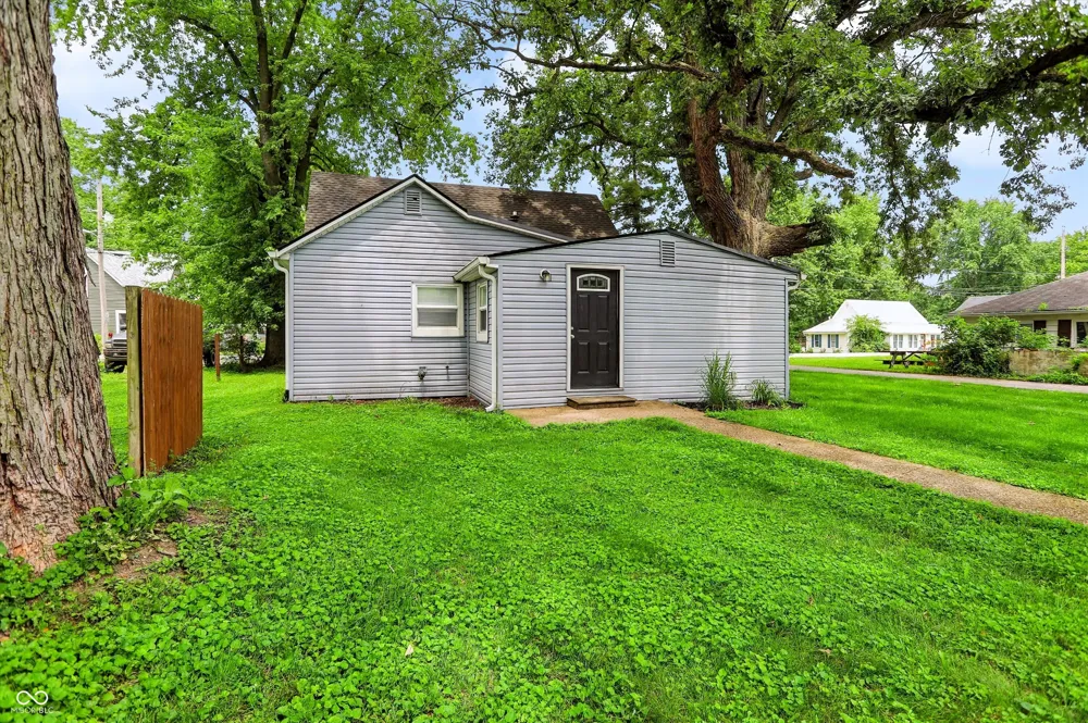 307 E Wall Street Advance, IN 46102