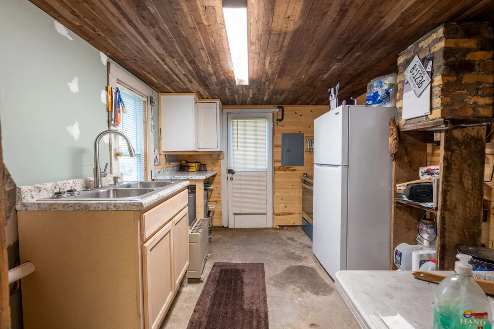 3795 Wayland Springs Rd Iron City, TN 38463