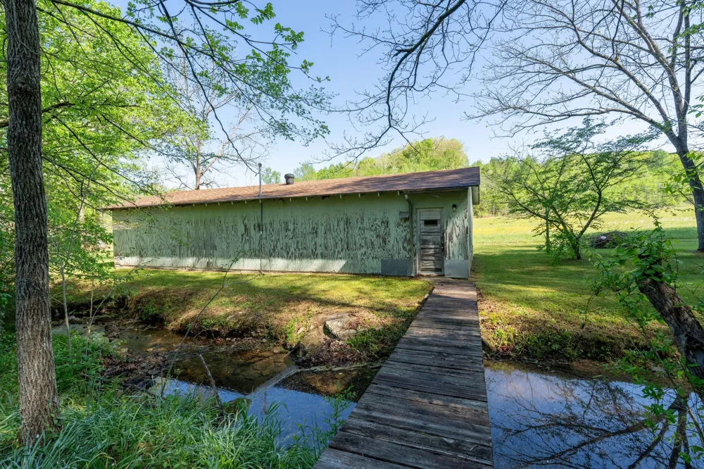 3795 Wayland Springs Rd Iron City, TN 38463