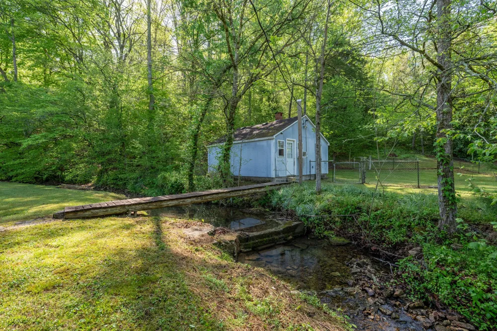 3795 Wayland Springs Rd Iron City, TN 38463