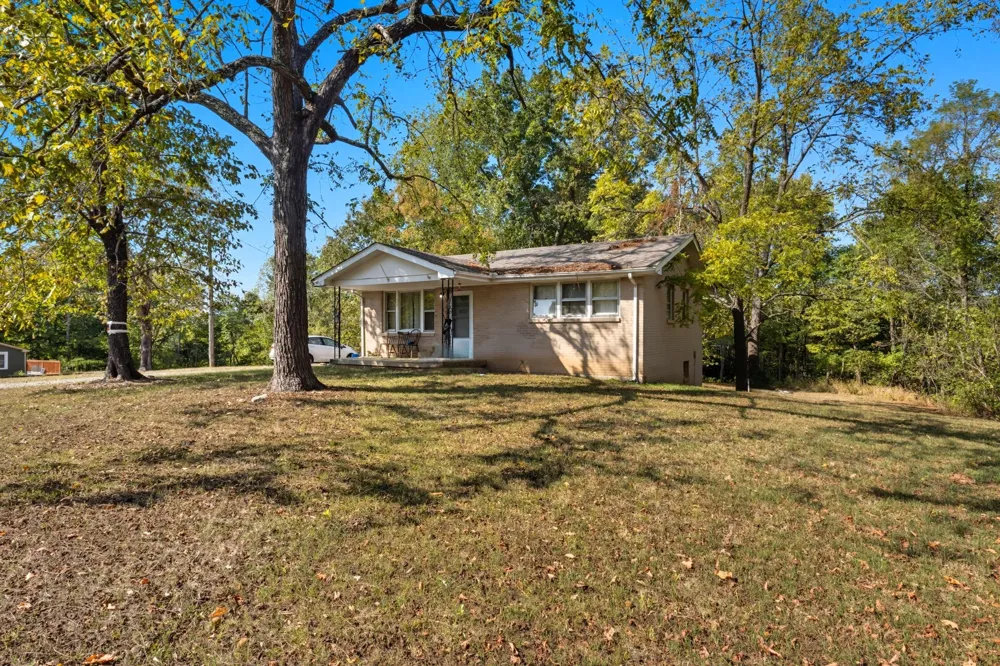 833 Grays Chapel Rd Southside, TN 37171