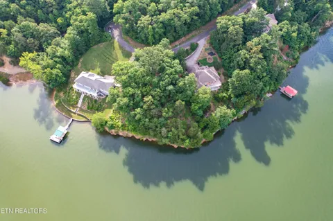 1147 Lakefront Pl.