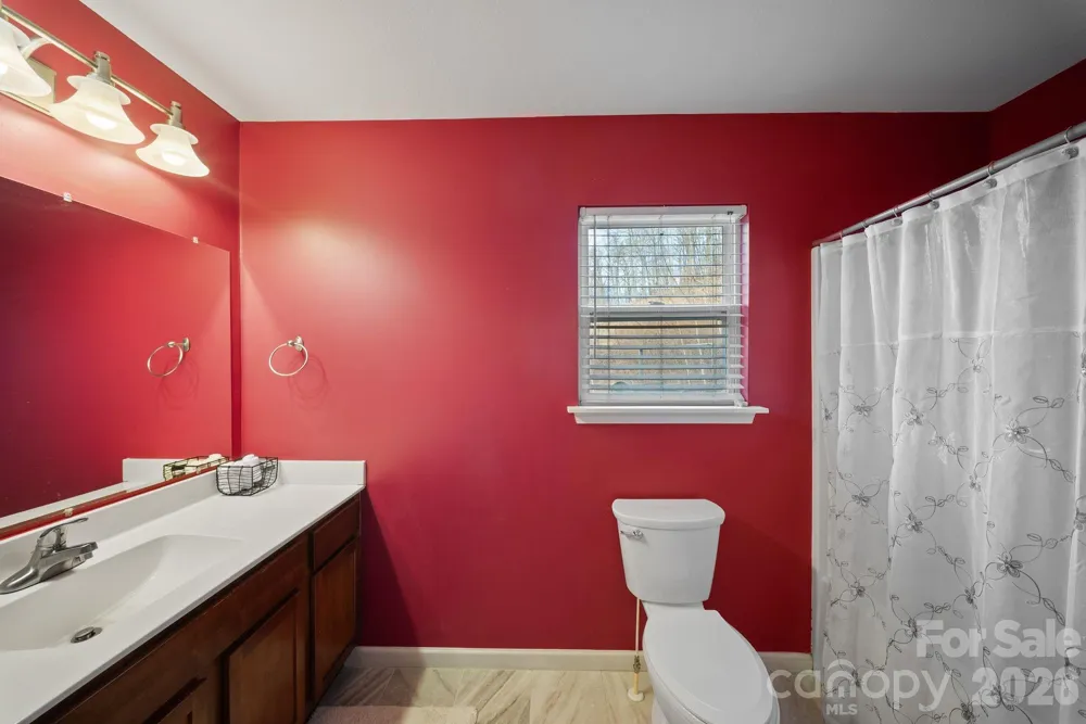 76 Hershel Lane Swannanoa, NC 28778
