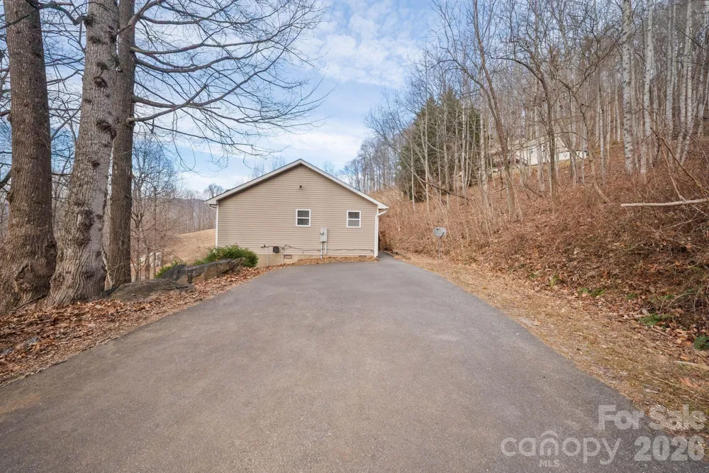 76 Hershel Lane Swannanoa, NC 28778
