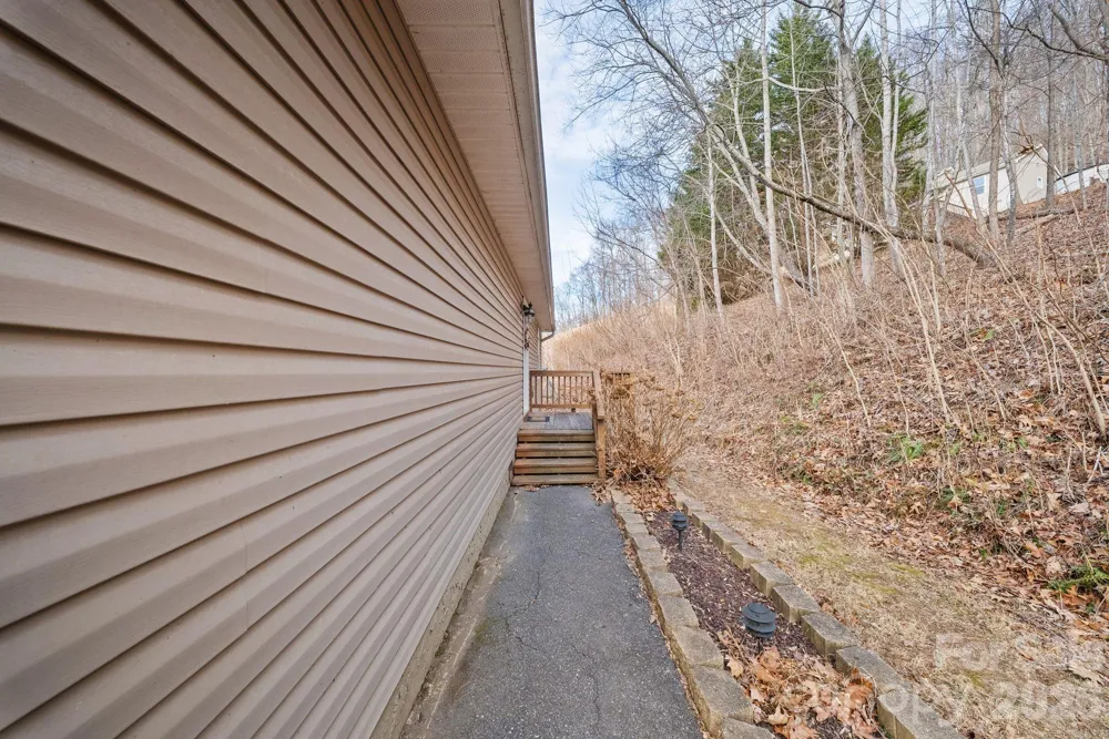 76 Hershel Lane Swannanoa, NC 28778