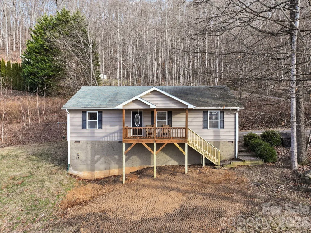 76 Hershel Lane Swannanoa, NC 28778