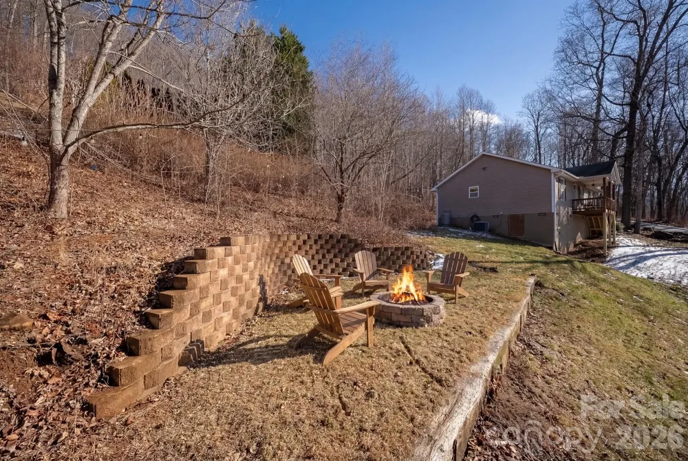 76 Hershel Lane Swannanoa, NC 28778