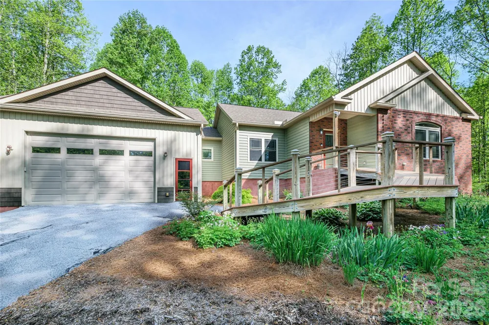 281 Ewbank Road Etowah, NC 28729