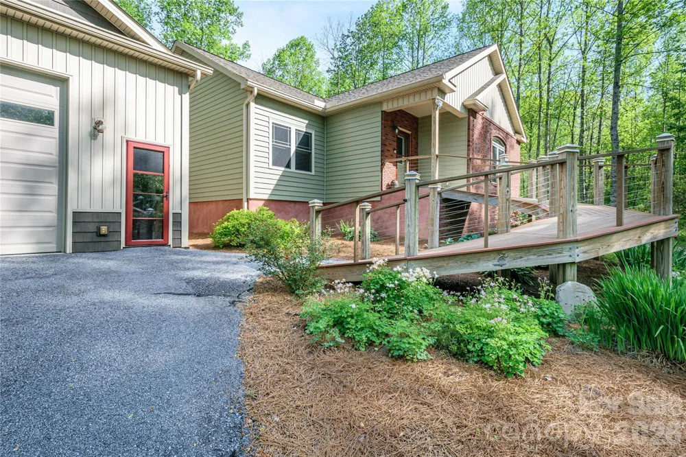 281 Ewbank Road Etowah, NC 28729