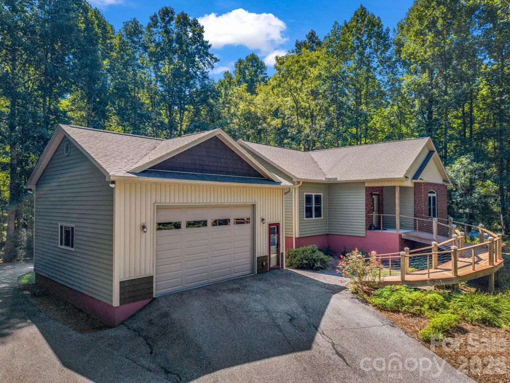 281 Ewbank Road Etowah, NC 28729