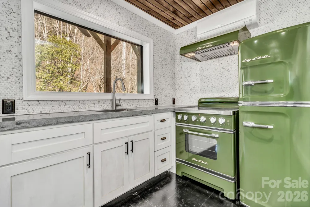 1115 Paint Rock Road Hot Springs, NC 28743