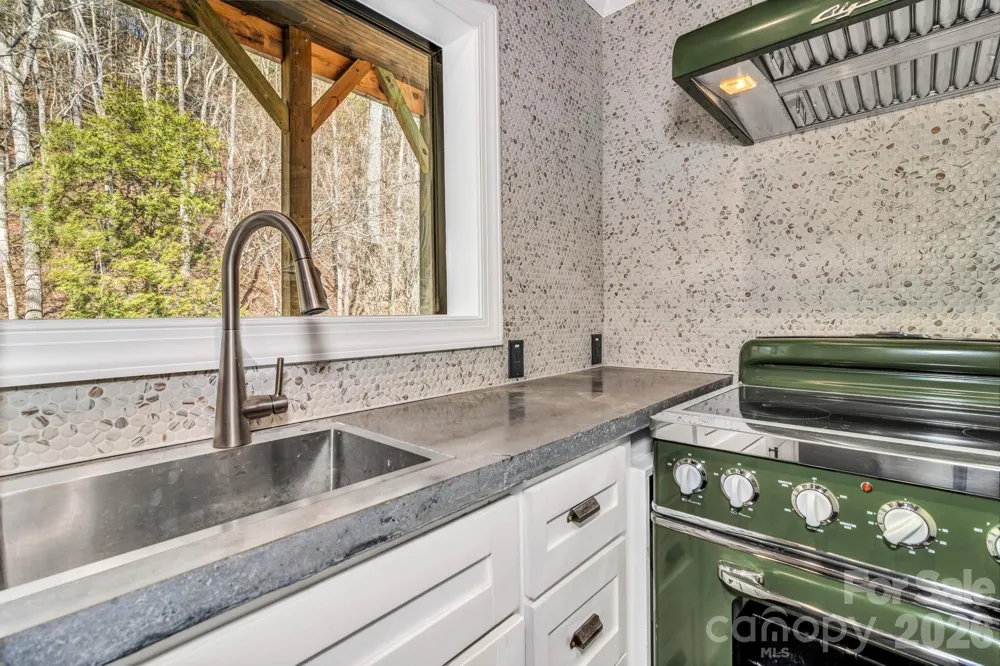1115 Paint Rock Road Hot Springs, NC 28743