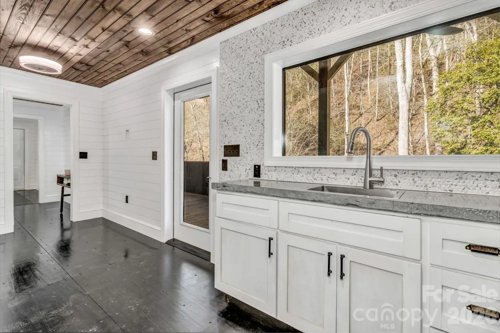 1115 Paint Rock Road Hot Springs, NC 28743