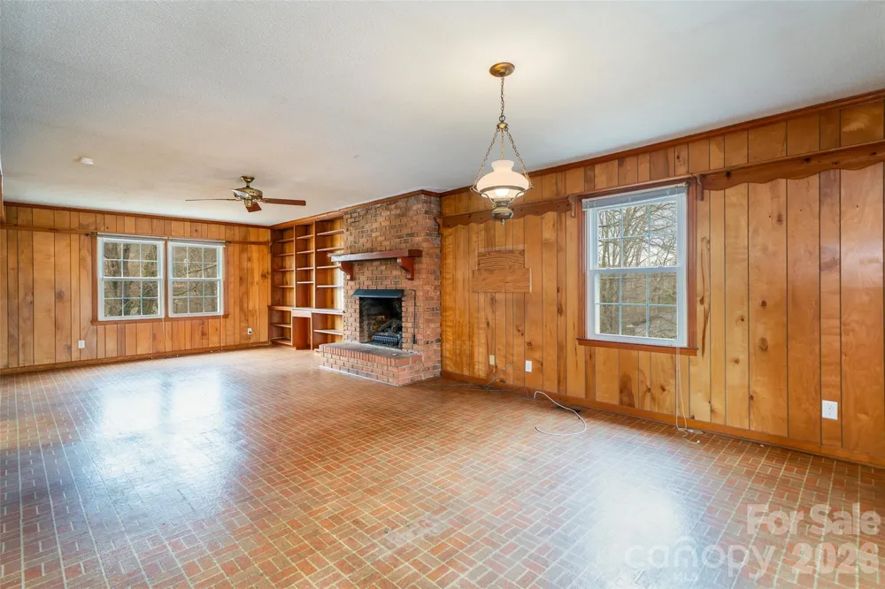 52 E Miller Street Columbus, NC 28722