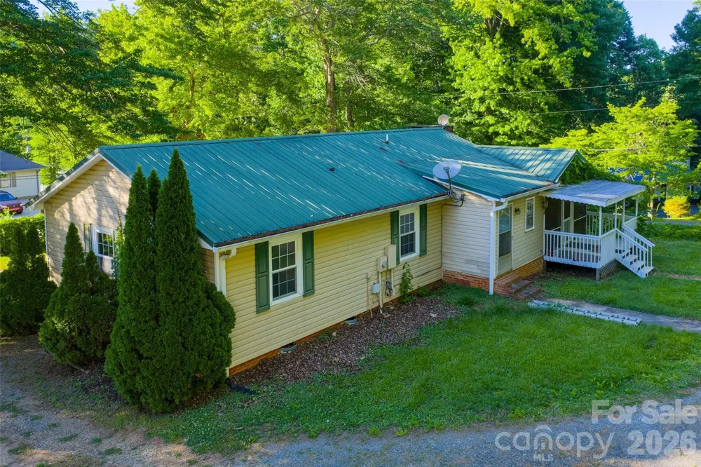 52 E Miller Street Columbus, NC 28722