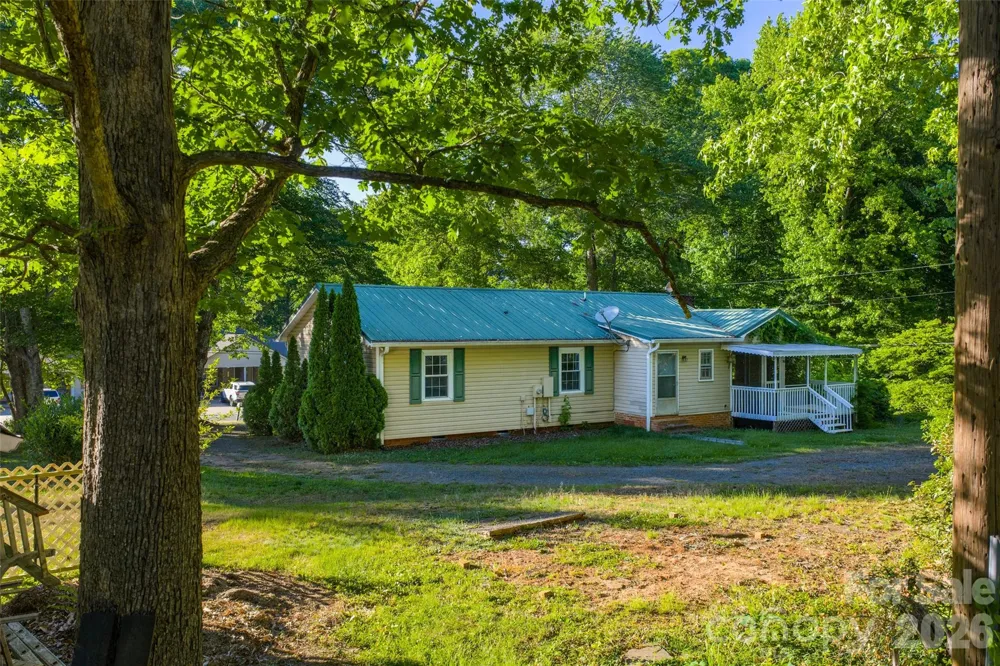 52 E Miller Street Columbus, NC 28722