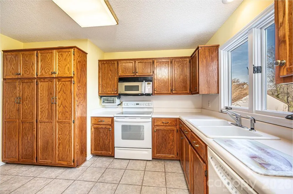 2231 6th Street NW #16 Hickory, NC 28601