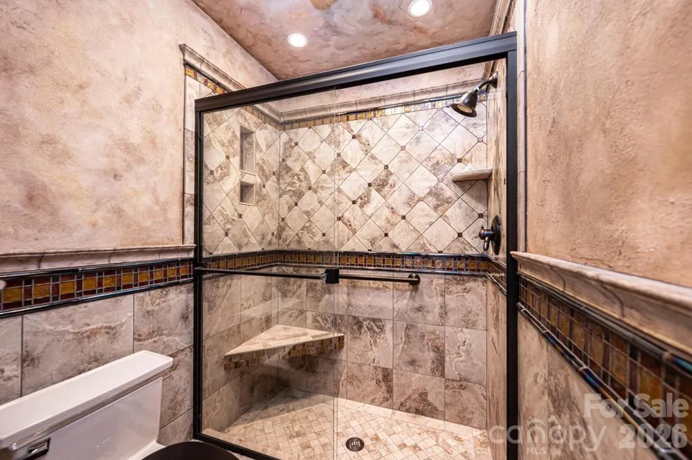 2231 6th Street NW #16 Hickory, NC 28601