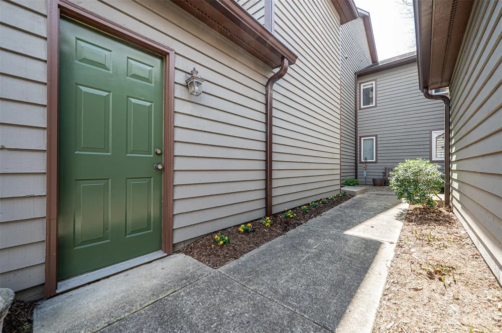 2231 6th Street NW #16 Hickory, NC 28601