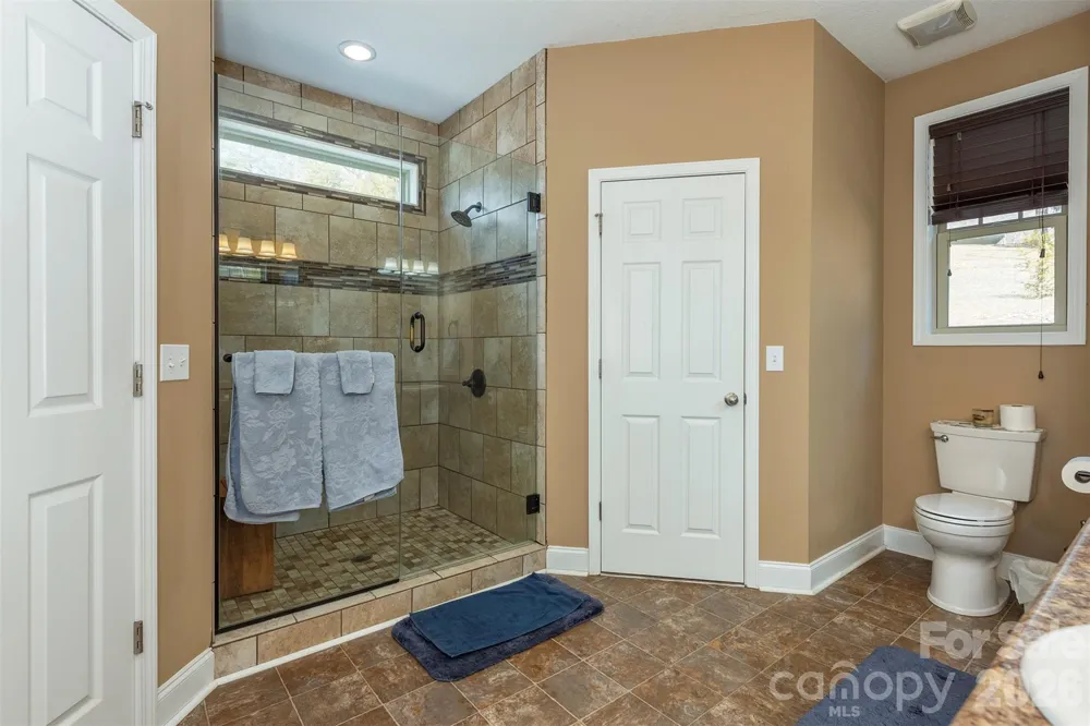 18 Hoye Lane Candler, NC 28715